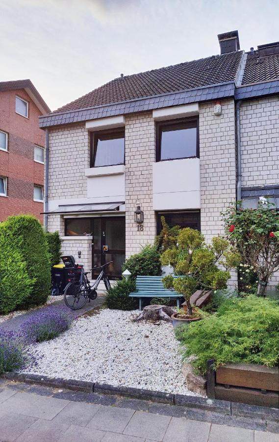 Spacious & Comfortable Guestrooms W Private Bathrooms Near Koelnmesse & Lanxess Arena, Free Parking, Highspeed Wifi Bagian luar foto