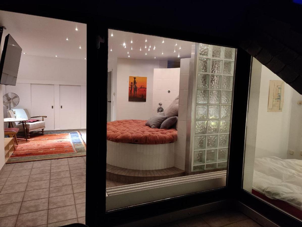Spacious & Comfortable Guestrooms W Private Bathrooms Near Koelnmesse & Lanxess Arena, Free Parking, Highspeed Wifi Bagian luar foto